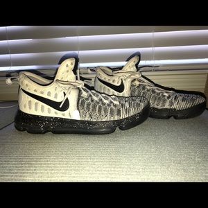 Nike KD Black and White Size 10.5 in men